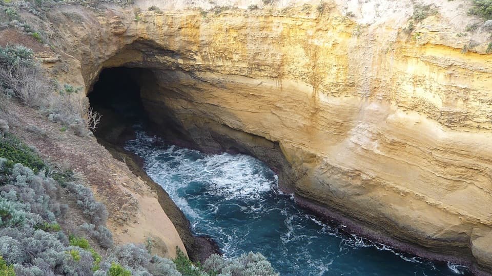 Thunder Cave in Great Ocean Road