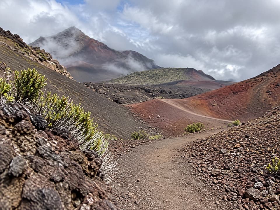 Halāliʻi and Puʻunaue Trail in Haleakalā National Park