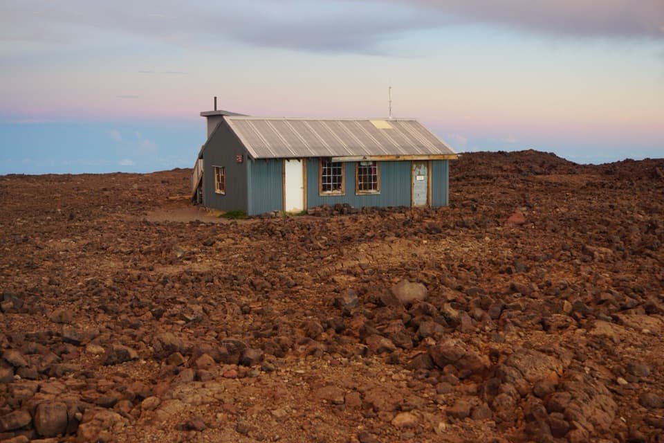 Mauna Loa Summit Cabin in Hawaiʻi Volcanoes National Park