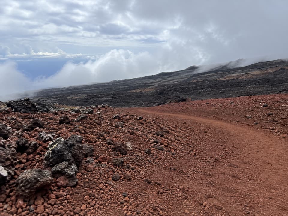 Mauna Loa Trail to Puʻuʻulaʻula (Red Hill) Cabin in Hawaiʻi Volcanoes National Park