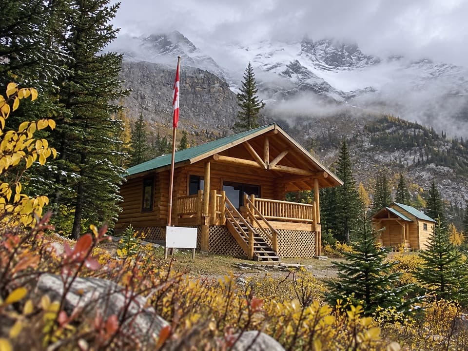 Curator Trail in Icefields Parkway (Highway 93)