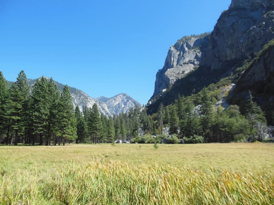 Zumwalt Meadow Trail in Kings Canyon National Park
