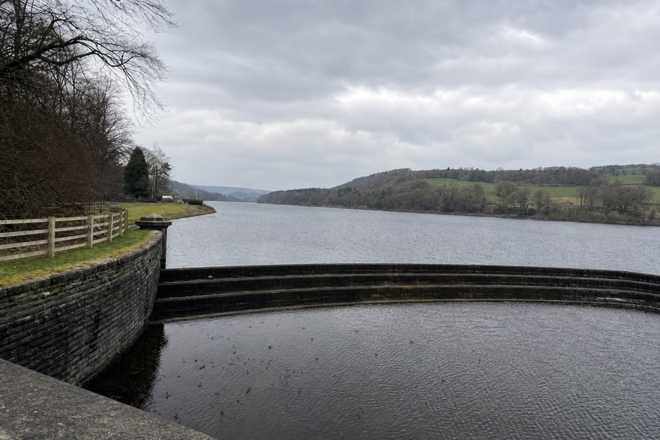 Damflask Loop in Peak District National Park